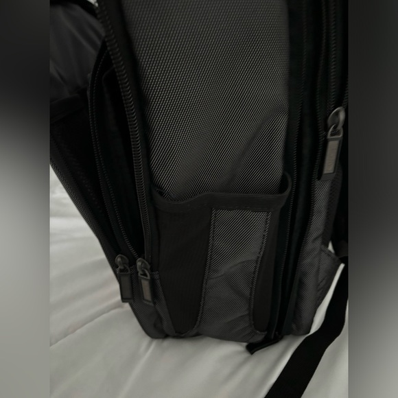 Kenneth Cole Reaction laptop backpack - Picture 6 of 7